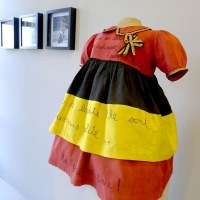 Petite robe de la Libération brodée