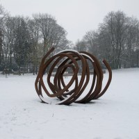 Deux lignes indéterminées sous la neige