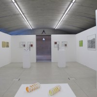 Vue de l'exposition, à l'avant plan: Michel François