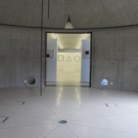 Vue de l'exposition: Peter Downsbrough, Daniel Buren
