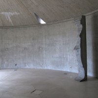 Marin Kasimir, Colonne II, 1993, Coffrage sur béton, 225 x 32 x 34 cm