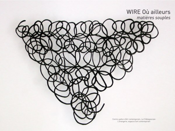 Cover, (ressortir de son image un dessin)  2016, image de la couverture du catalogue de l’exposition Wire où ailleurs découpée, 24 x 17,5cm