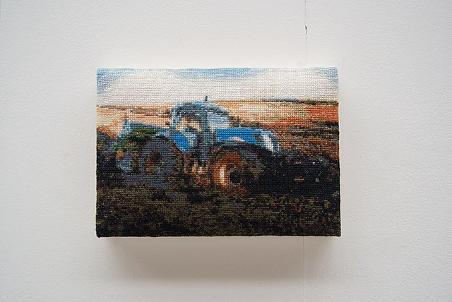 Accident de tracteur, broderie au point de croix, 17 x 25 x 4 cm, 2014