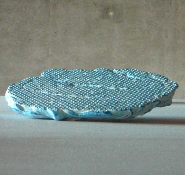 Laure Gatelier, Forme bulles, plâtre coloré, 50 x 35 x 5cm
