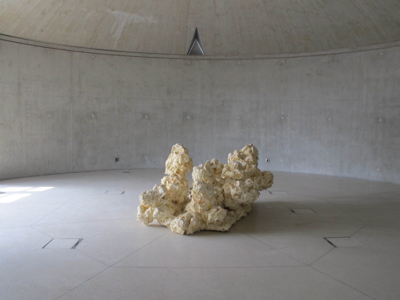 Sculpture en silicone de 2001 de la période des «Monstres» qui est prêtée par la Province du Hainaut