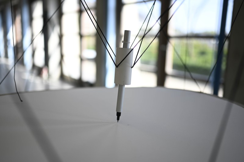 Installation, dimensions variables, bois papier coton arches, cordes, acier, pvc, plomb, 2020