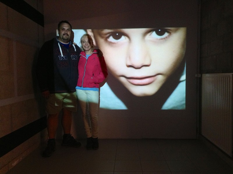 Maria Marshall,Don’t Let the T-Rex Get the Children, super 16mm, sans son, couleur, 2’en boucle, 1999.