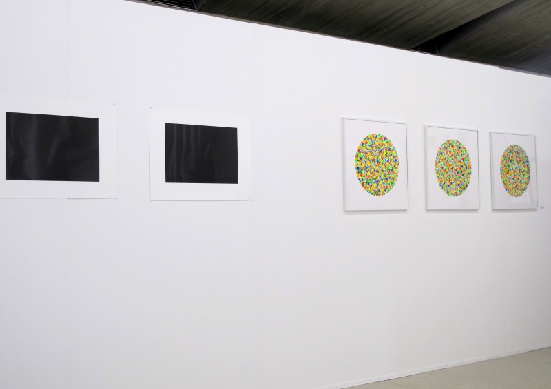 Vue de l'exposition: Edith Dekyndt et Lionel Estève