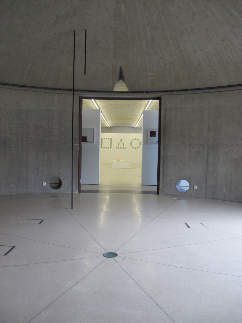 Vue de l'exposition: Peter Downsbrough, Daniel Buren