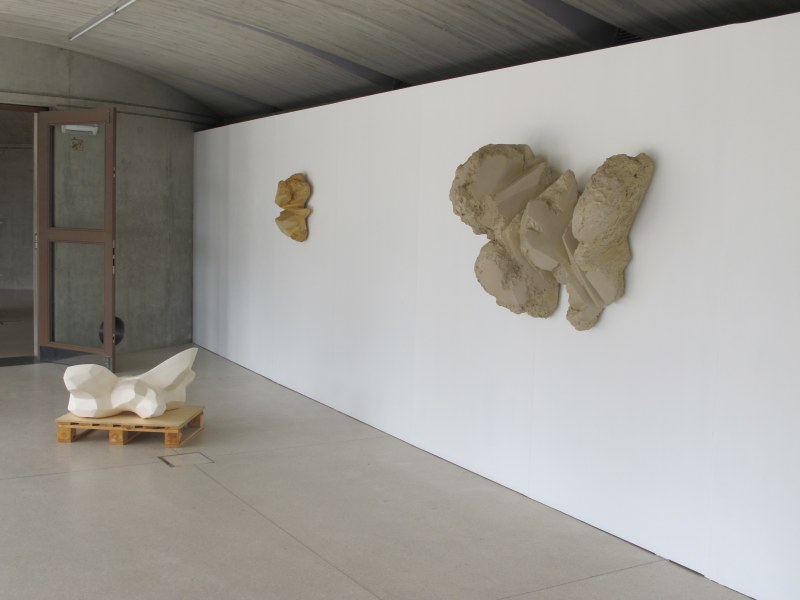 Deux bas-reliefs en mastic-carosserie de 2003 où j’abandonnais la couleur pour laisser parler le jeu des textures et des plans découpés.