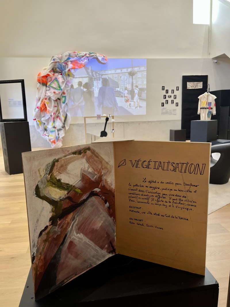 Vue d'exposition Agir ensemble, vivre mieux avec moins