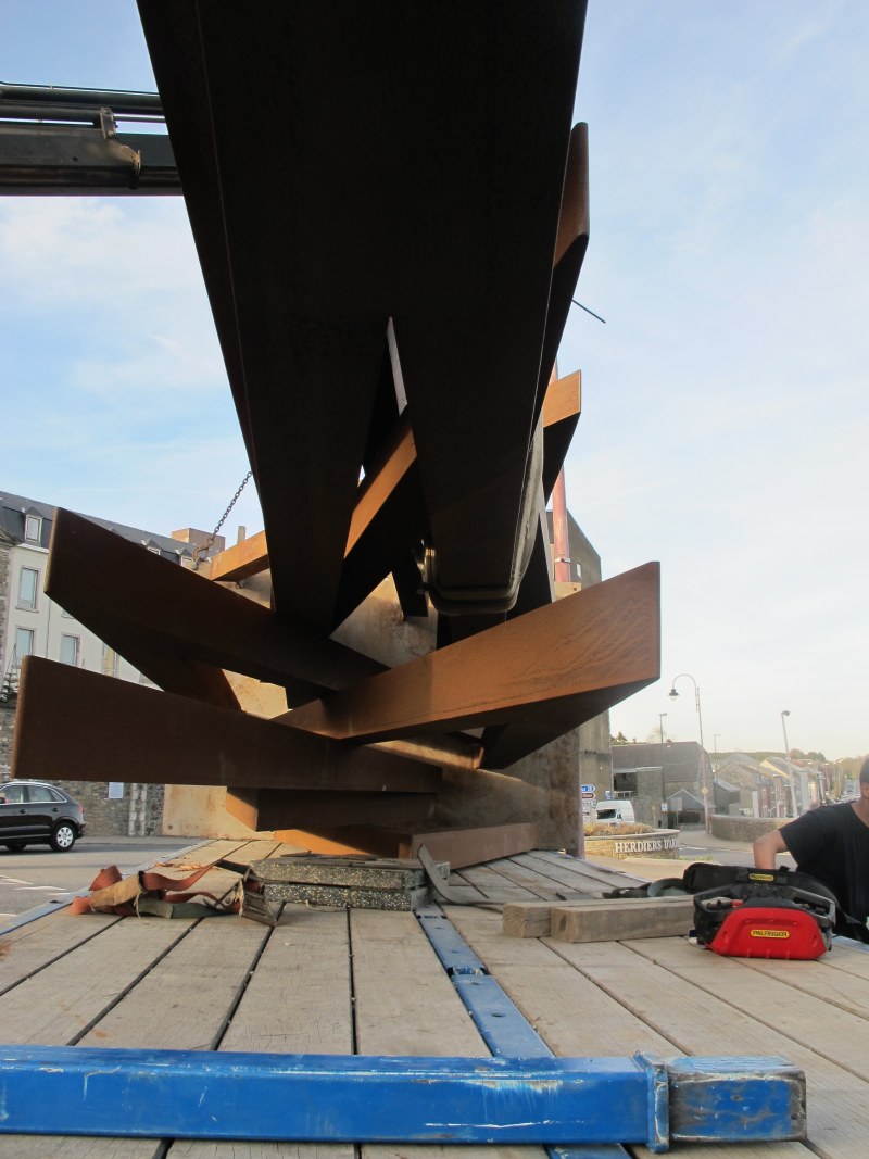 Enlèvement de Disorder: 11 Uneven Angles à Luxembourg