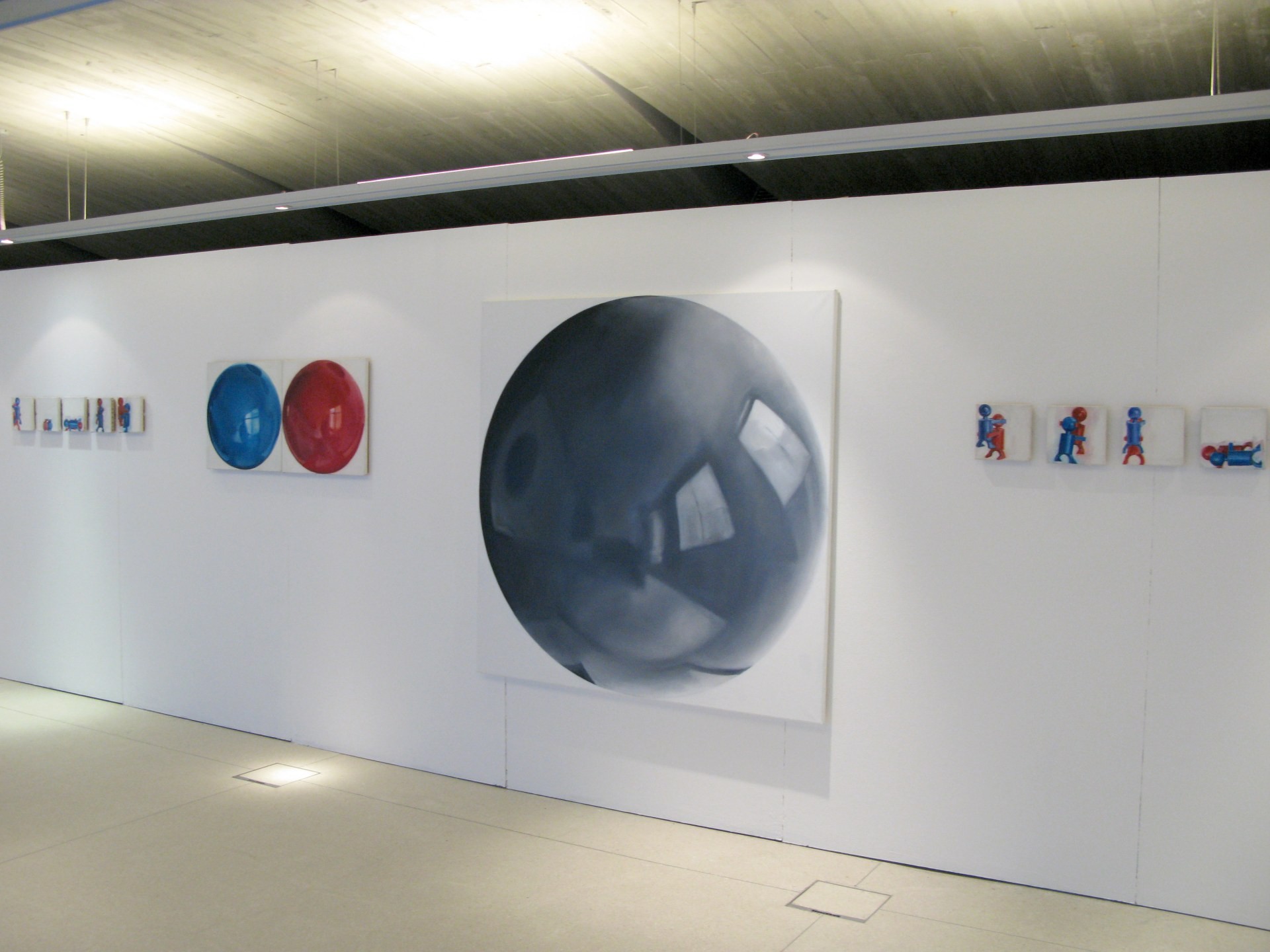Vue de l'exposition: Françoise Vigot, Portraits réfléchis, peintures