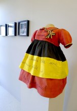 Petite robe de la Libération brodée