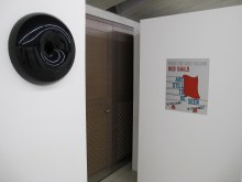 Vue de l'exposition: Ann Veronica Janssens et Laurence Weiner