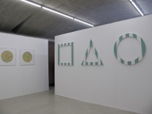 Vue de l'exposition: Lionel Estève et Daniel Buren