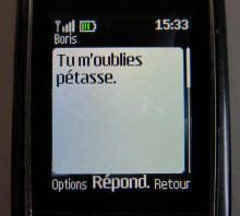 Tu m'oublies pétasse.