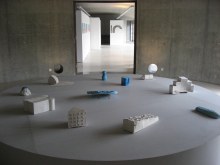 Laure Gatelier, installation, plâtres colorés, dimensions variables
